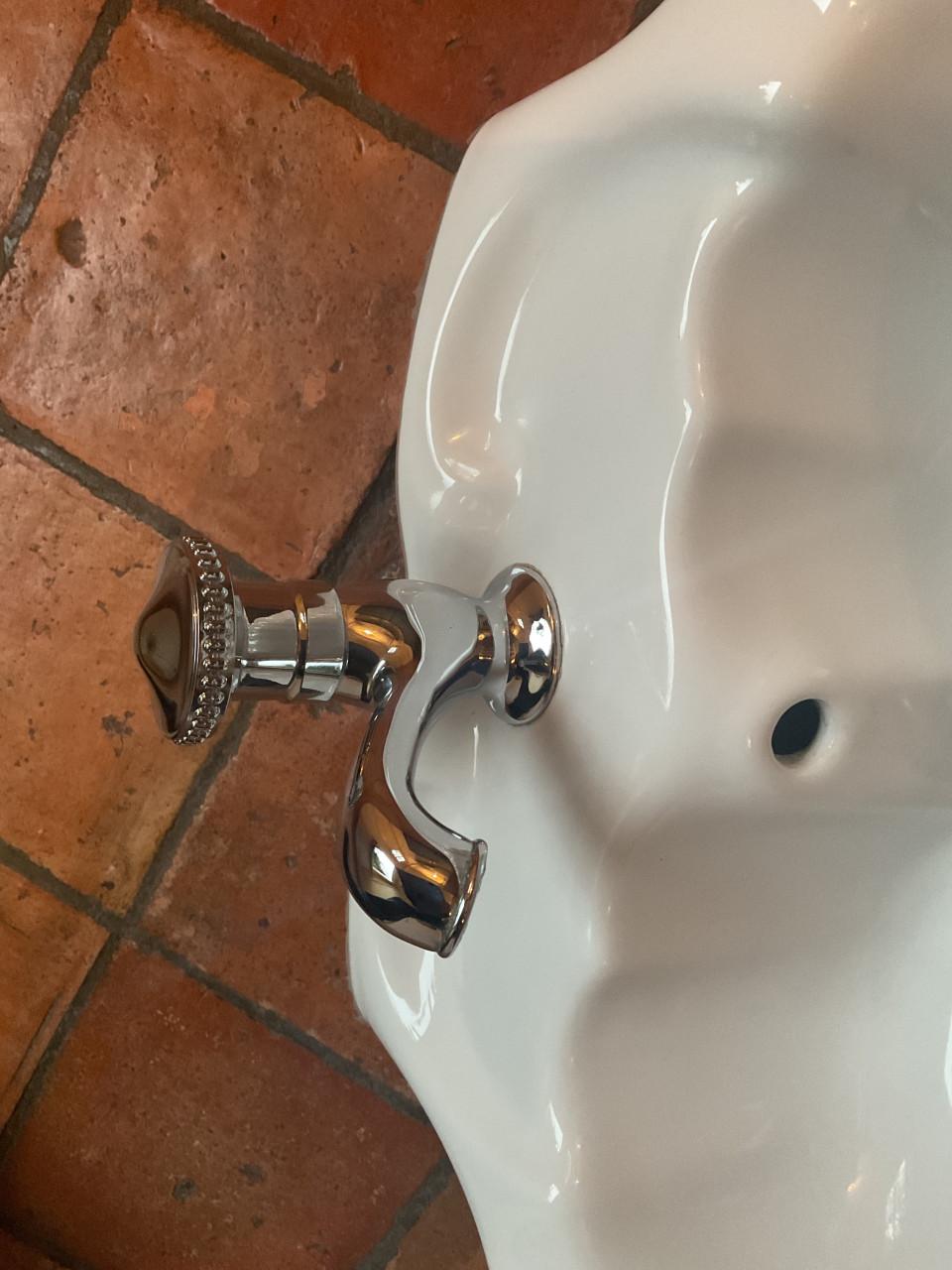 Klassieke  wastafel ( Villeroy & Boch )