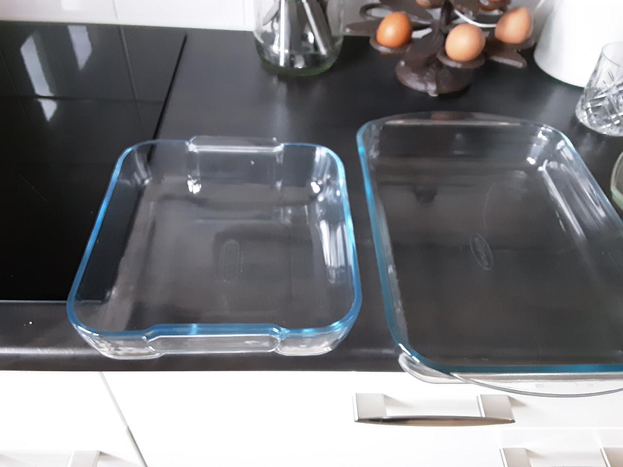 3 pyrex glzazen oven schalen 2 grote en 1 kleine met deksel