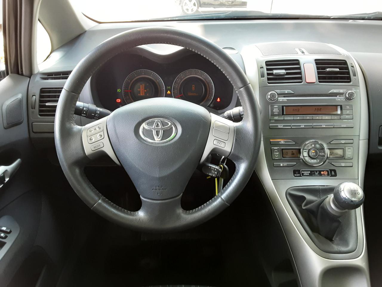 Toyota Auris 1.6-16V Sol