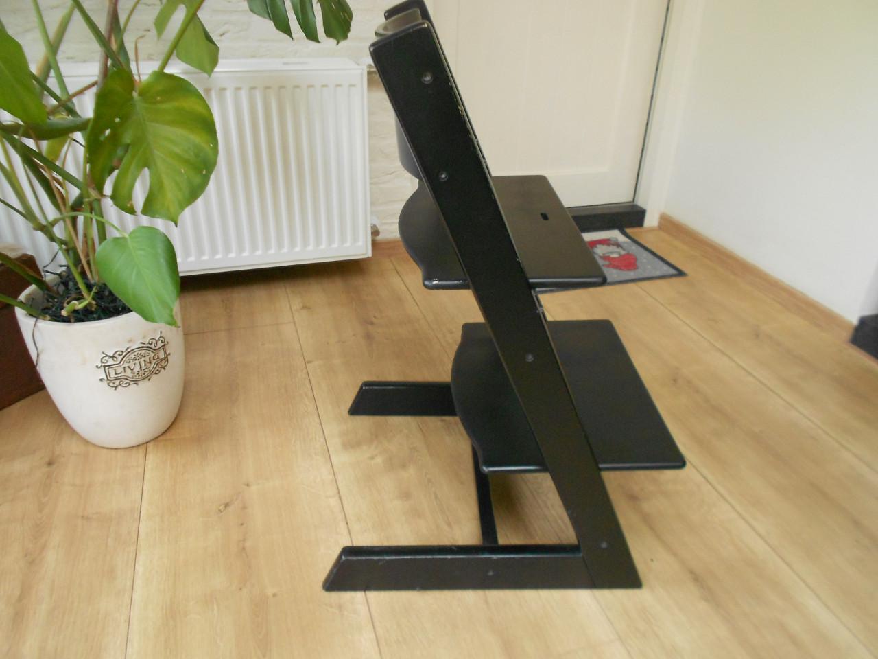 Stokke tripp trapp kinderstoel zwart.