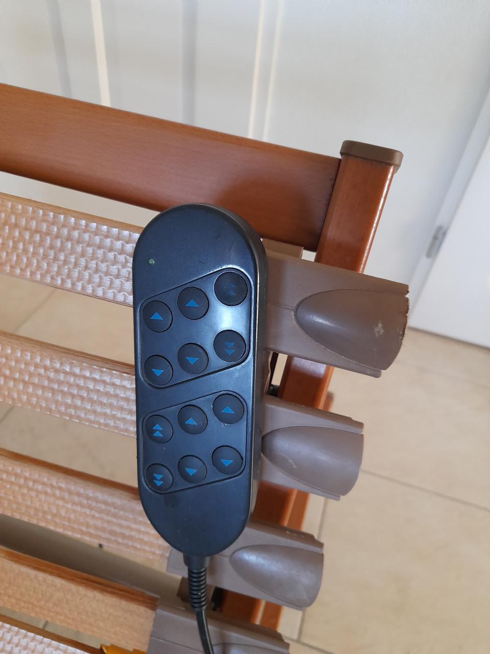 Electrische lattenbodem op poten 90 x 200 (in goede staat)