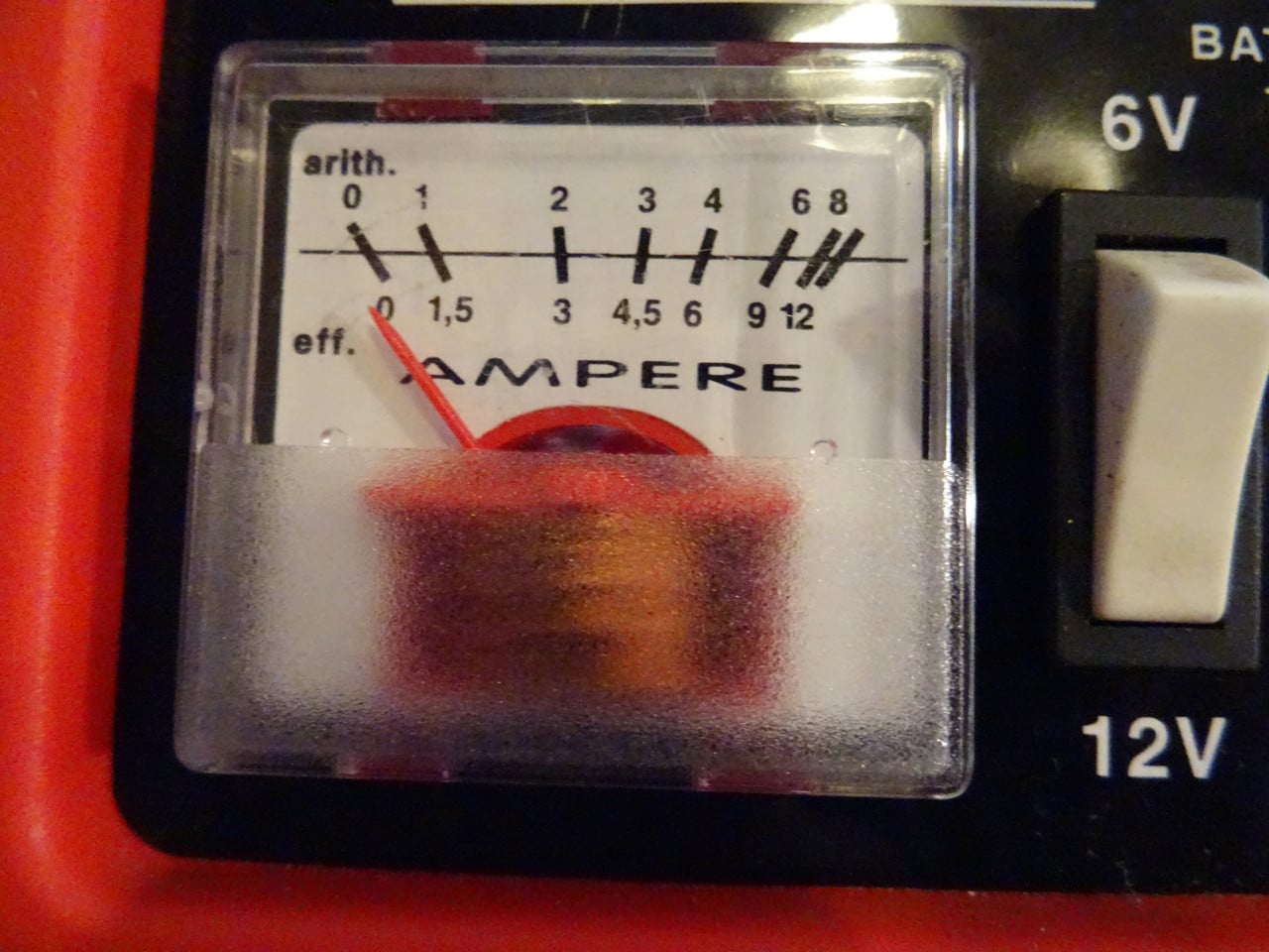 Nog bijna niet gebruikte battery charger 6 en 12 volt lader zie foto s
