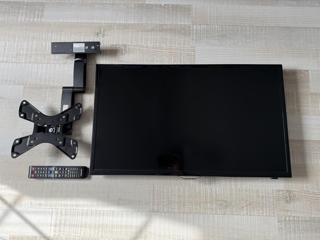 Samsung tv met muurbeugel