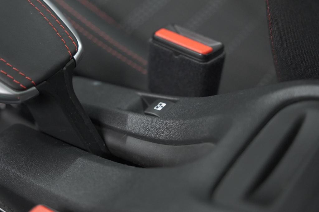 Peugeot 2008 puretech 130 gt-line | allseason banden | panoramadak | apple 