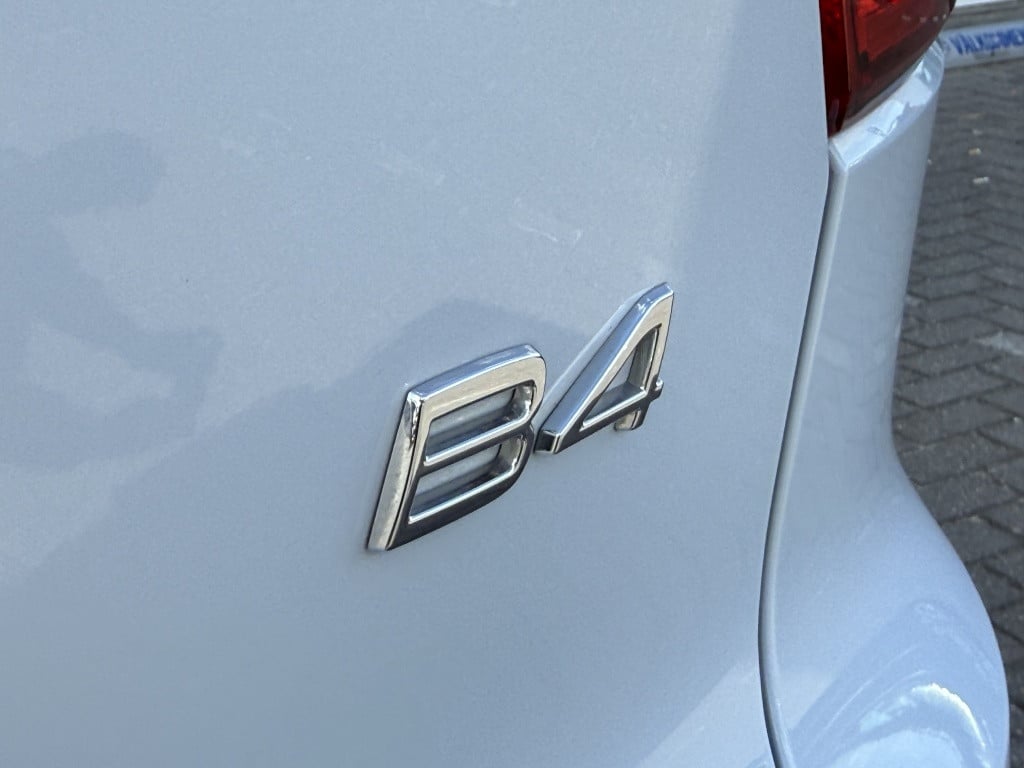 Volvo XC40 b4 197pk plus dark |adap.cruise| trekhaak | camera| elektrische