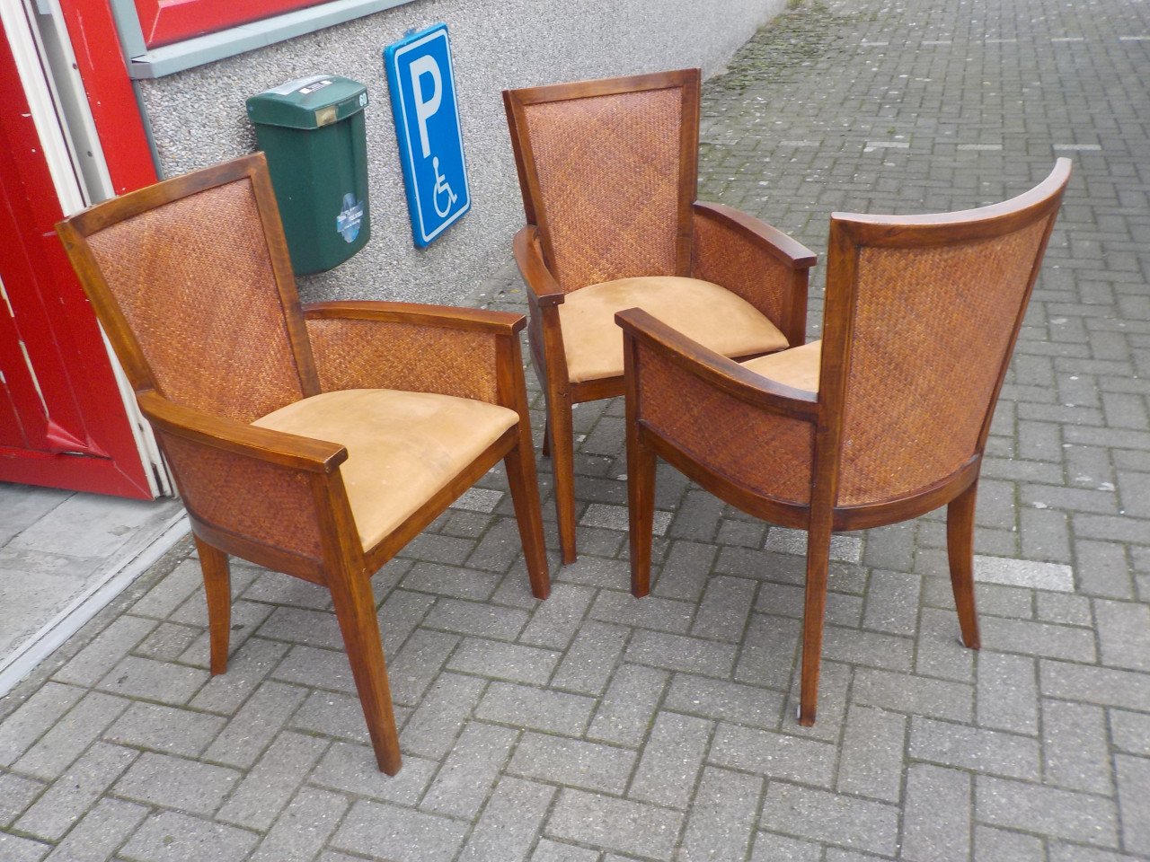 3 zeer stevige mooie kwaliteit armleuningstoelen per stuk 35 euro 3 voor 90