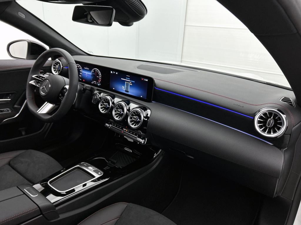 Mercedes-Benz Cla shooting brake 250 e business solution amg | nightpakket 
