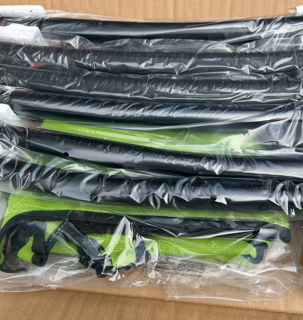 2 x nieuw ligbed / Staal + textileen / Met wieltjes