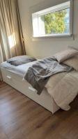 Bed met opberglades