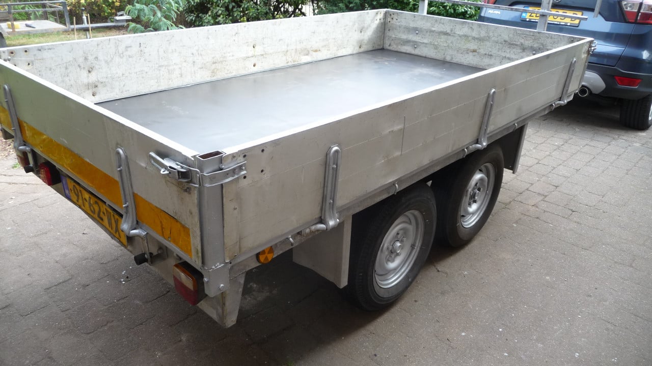 TE KOOP GEREMDE PLATEAUWAGEN merk EQUIPE met KENTEKEN