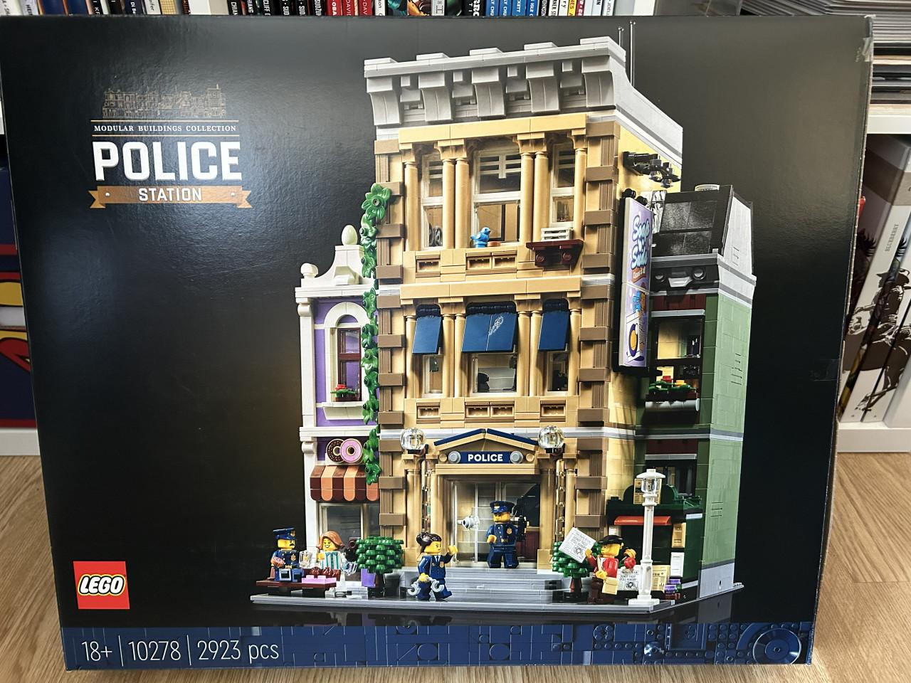 4 Lego Modular Buildings