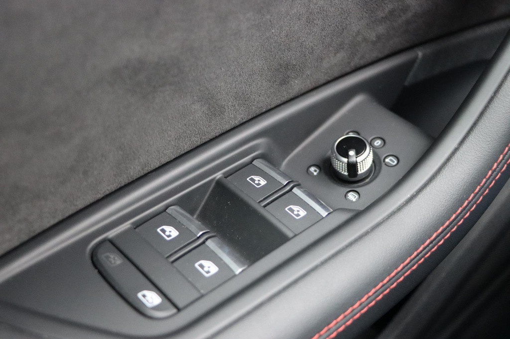 Audi A4 avant 40 tfsi quattro advanced edition s-line 204pk s-tronic