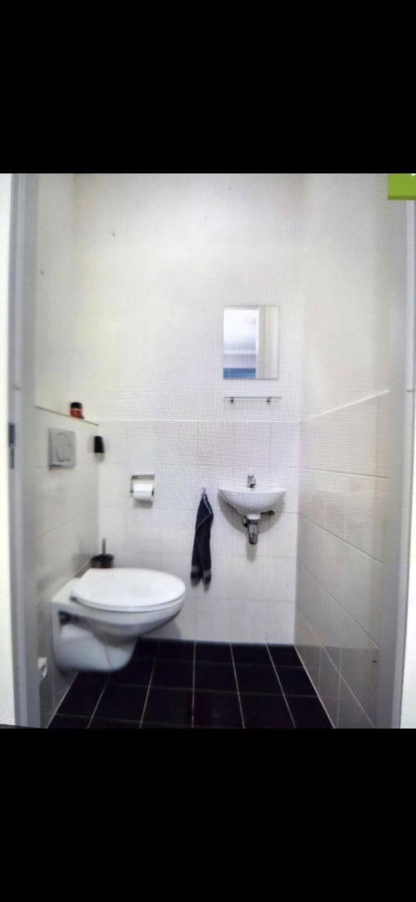 2 Wastafels, Plancet  W.C Spiegel