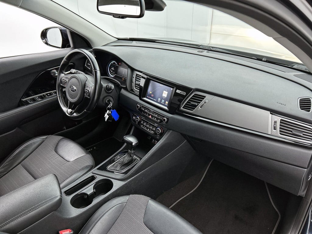 Kia Niro 1.6 gdi hybrid first edition | automaat | parkeer sensoren | half 