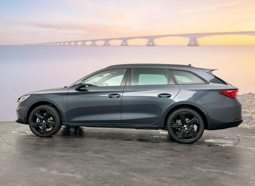 Seat Leon sportstourer fr business 1.5 tsi ehybrid 150 kw / 204 pk statio