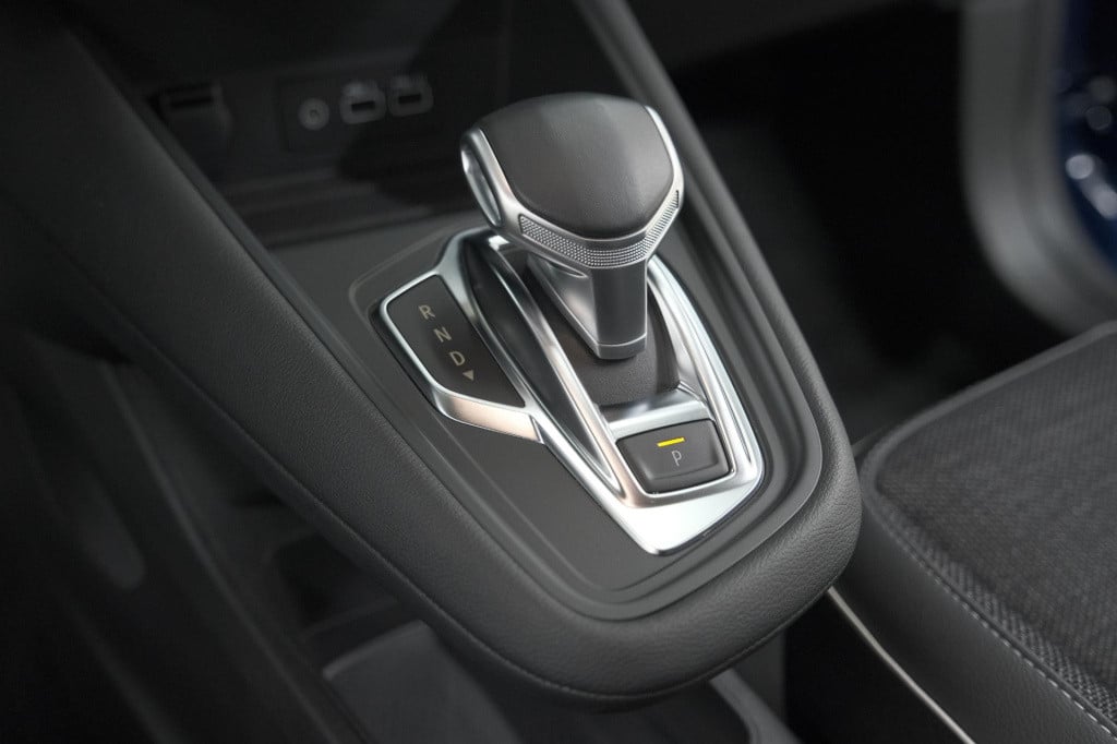 Renault Captur mild hybrid 140 edc techno | camera | 9.3 inch scherm | appl