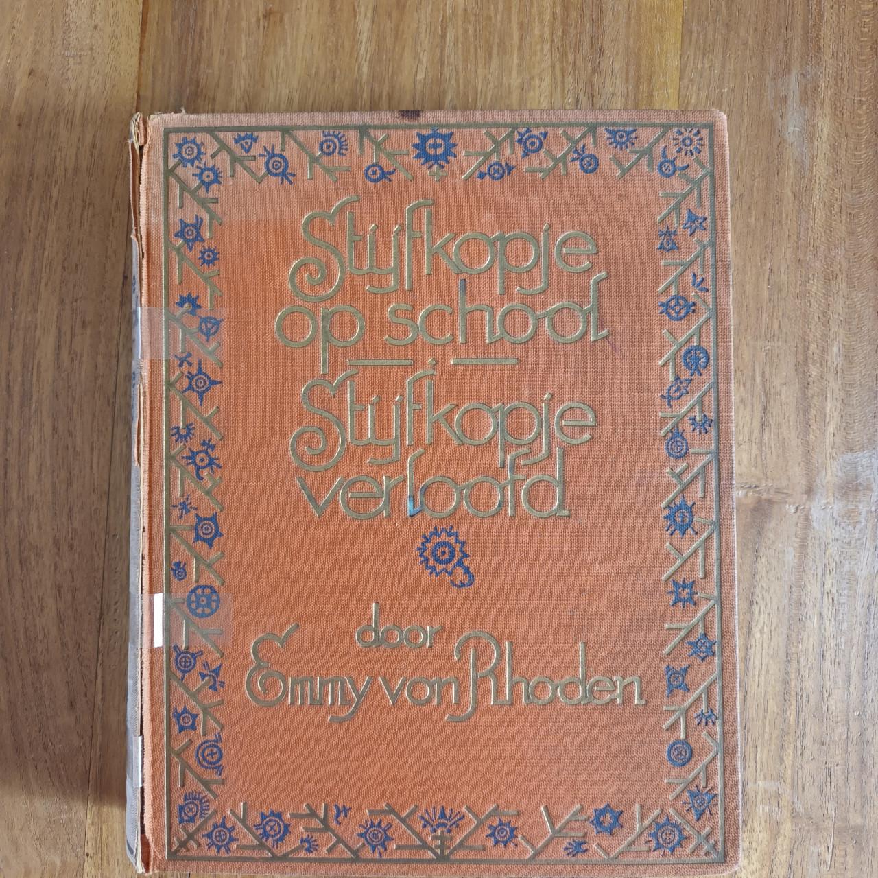 Omnibus Stijfkopje op school en Stijfkopje verloofd