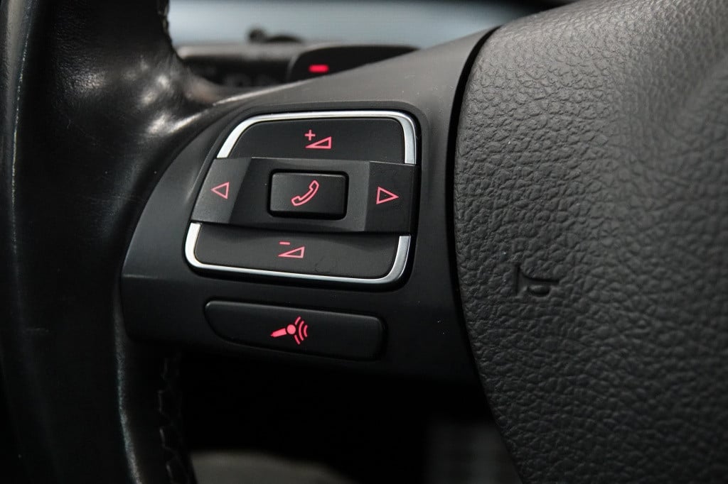 Volkswagen Golf 1.2 tsi highline | pdc | navi | stoelverw. |