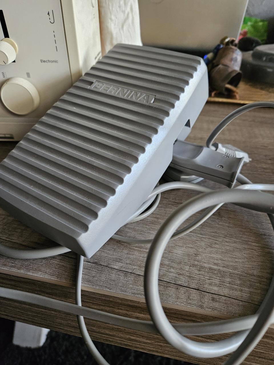 Mooie werkende Bernina 1000 special naaimachine groot pedaal