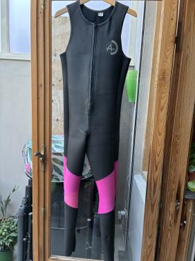 Surfpak/wetsuit met surfschoenen