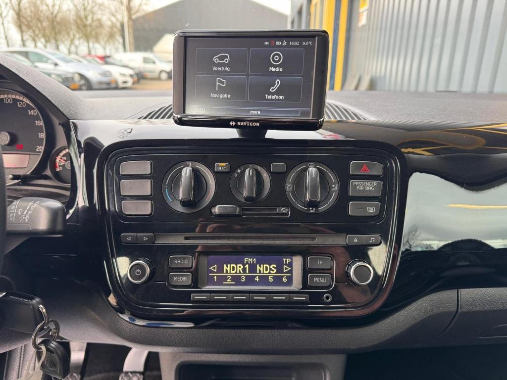 Volkswagen UP! 1.0 move up! bluem.