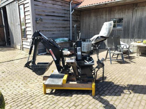 Backhoe minigraver incl. graafbak en transportonderstel