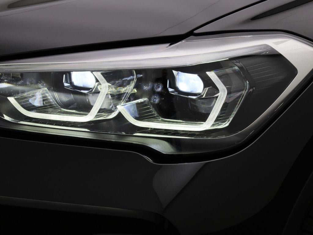 BMW X1 sdrive18i high executive | apple carplay / android auto | stoel- stu