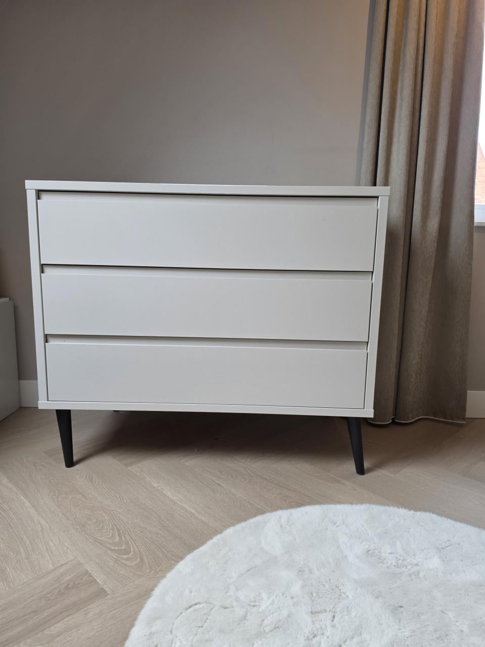 Ledikant+commode (evt kast)