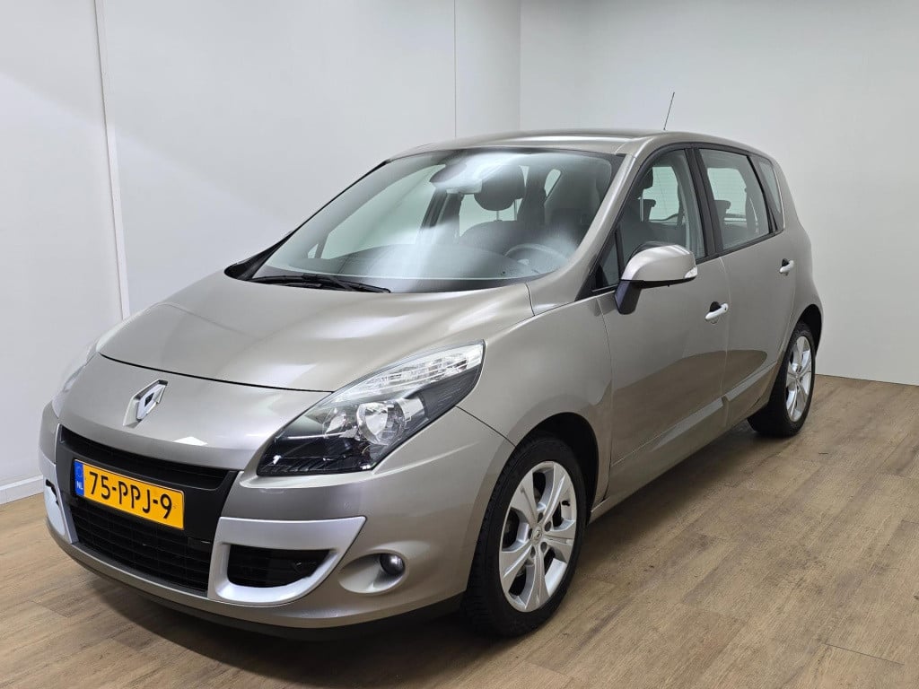Renault Scenic occasion 2.0 dynamique 5 persoons met grote kofferbak | clim