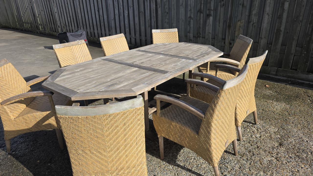 Mooi tuinset met 8 stoelen