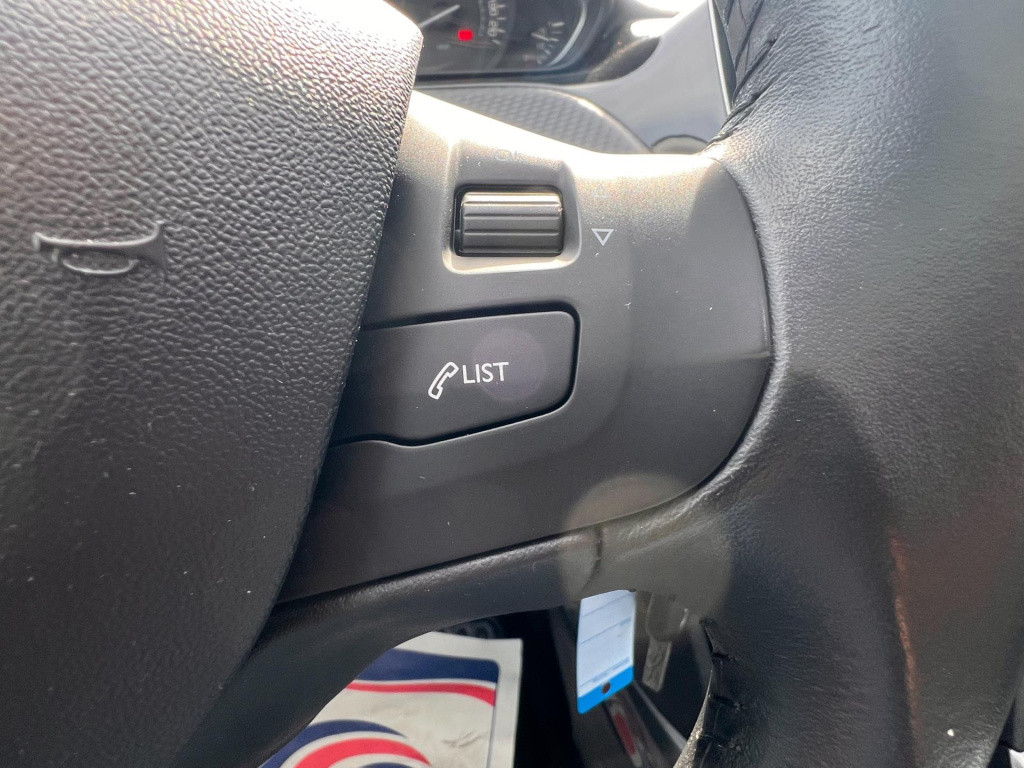Peugeot 2008 1.2 puretech blue lion
