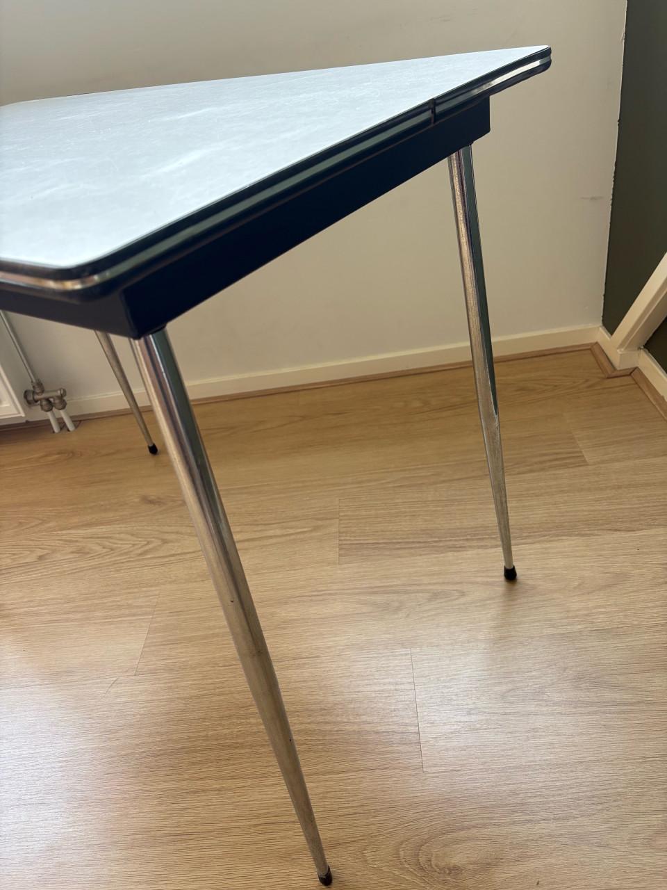 Vintage bureau Formica, met stoel