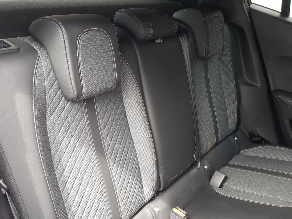 Peugeot 2008 allure 1.2 puretech 100pk navigatie | achteruitrijcamera | app