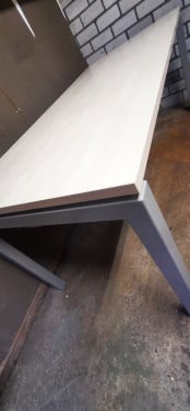 Te koop: mooie kantoortafels