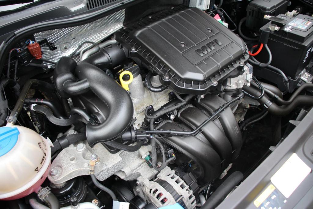 Volkswagen Polo 1.0 mpi comfortline - 5drs - stoel verwarming - pdc rondom 