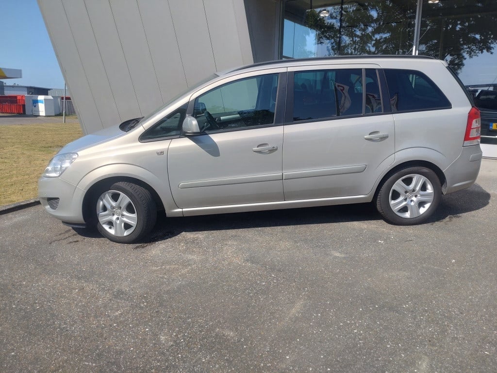 Opel Zafira 1.8i cosmo | 7-persoons