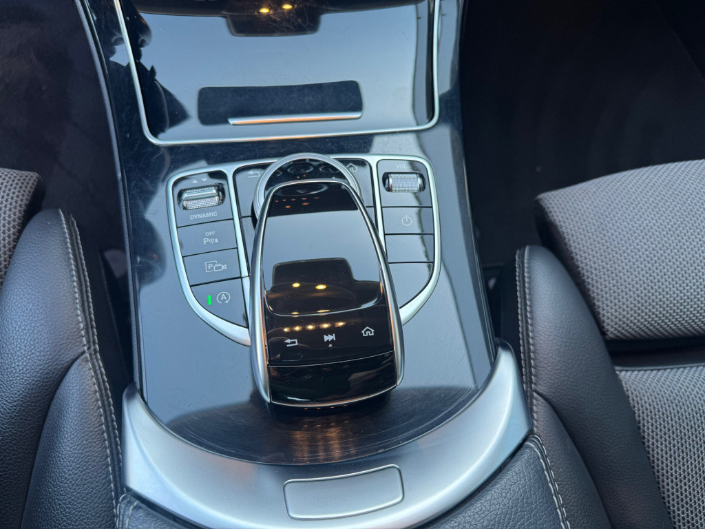 Mercedes-Benz C-Klasse 180 avantgarde automaat . trekhaak . apple-carplay