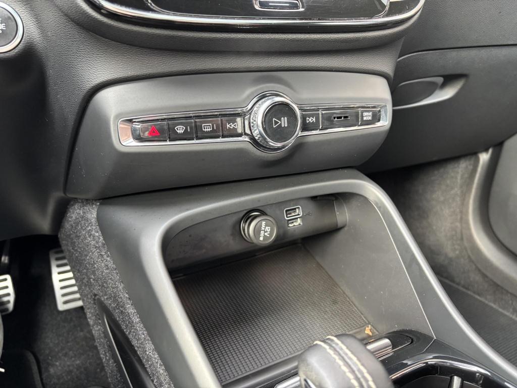 Volvo XC40 2.0 t4 r-design