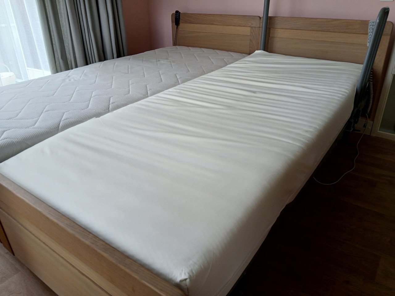 Elektrisch verstelbaar 2 persoons bed.