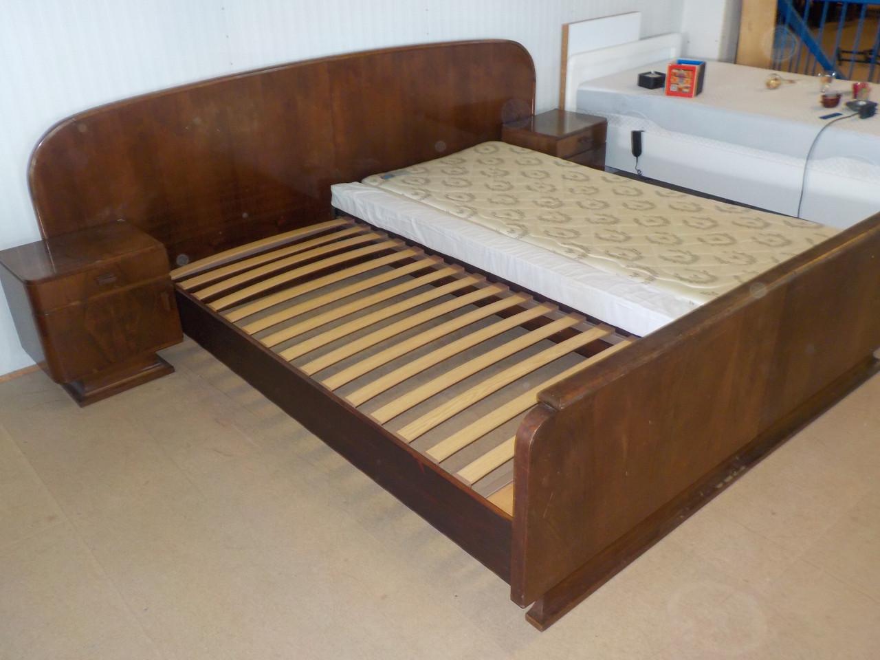 Kwaliteits jaren '50 ledikant + lattenbodems + matrassen + nachtkastjes