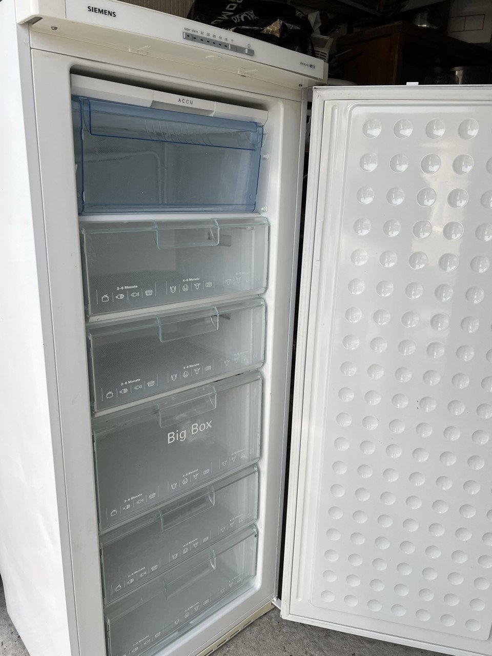 Siemens vrieskast 155x65 cm. Vriezer inhoud 262 liter