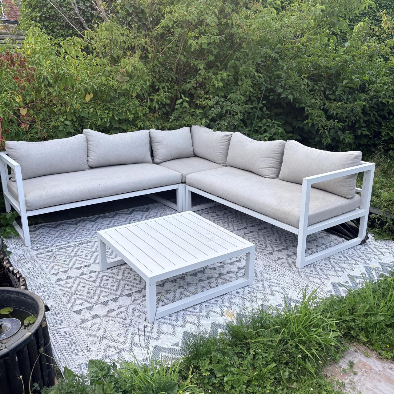 Riante tijdloze witte loungeset