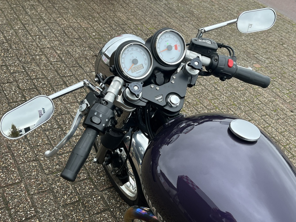 Triumph Thruxton 900 inj