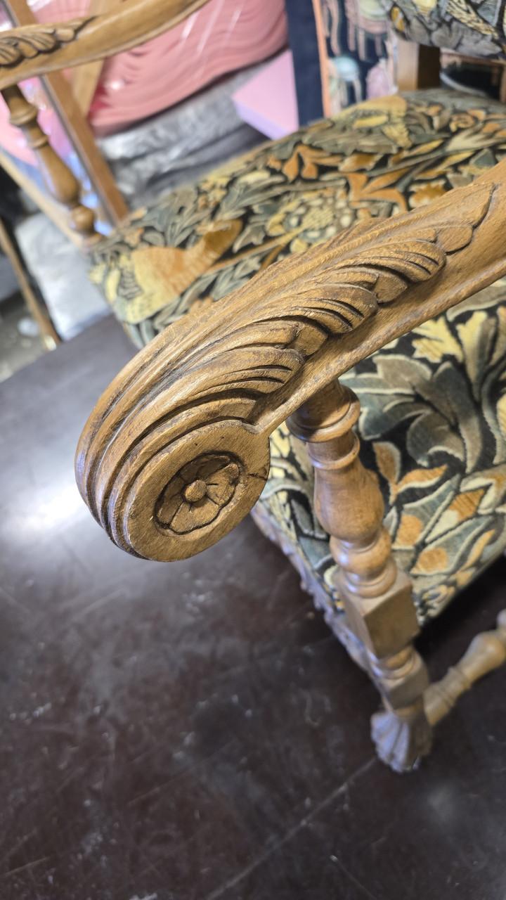 Nieuw gestoffeerde klassieke fauteuil
