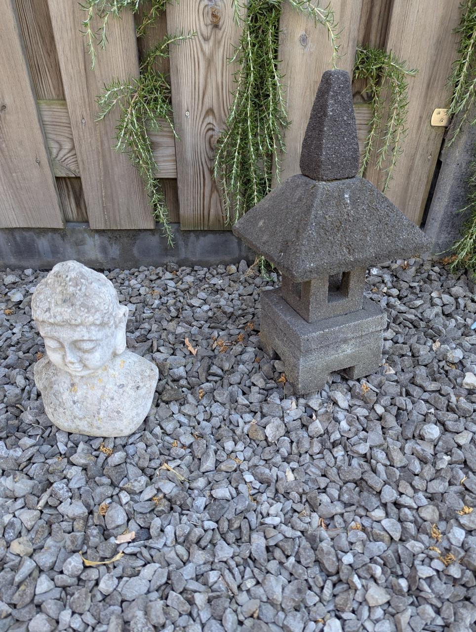 Boeddha kop, 2x pagode en boeddha op sokkel