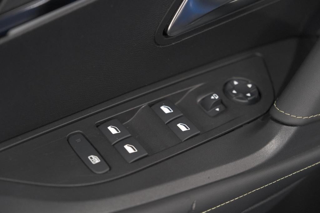 Peugeot 2008 puretech 130 eat8 gt-line | camera | dodehoekdetectie | adapti