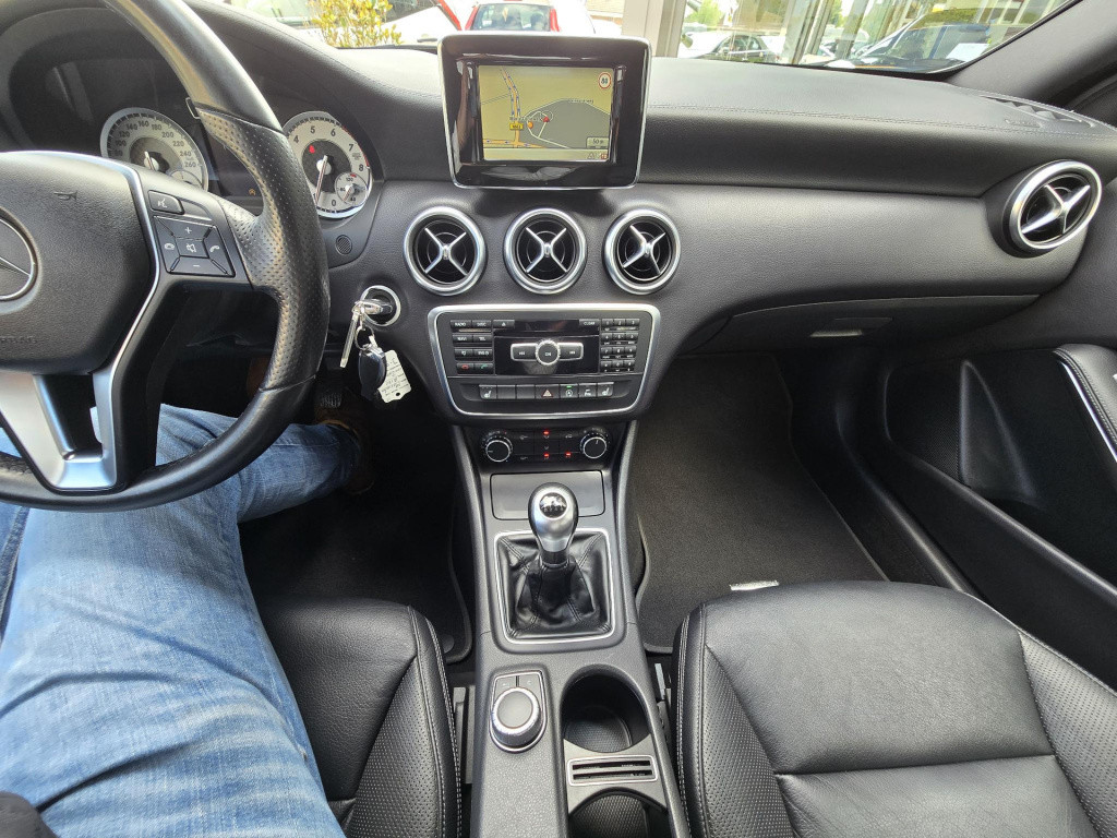 Mercedes-Benz A-Klasse 180 ambition urban-pakket slechts 83.000 km!!
