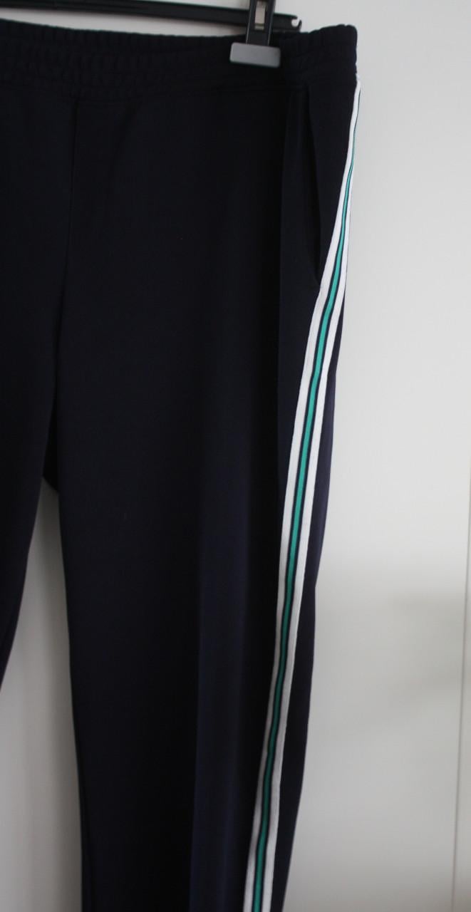 Donkerblauwe  broek met wit groene bies maat xxl