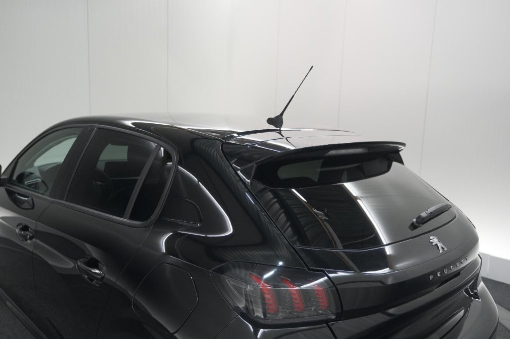 Peugeot 208 puretech 100 allure pack | camera | apple carplay | stoelverwar