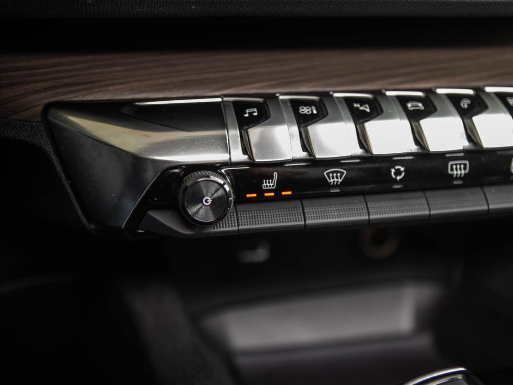 Peugeot 5008 1.2 puretech 130pk gt automaat | 7-zits | nappa leder | focal 